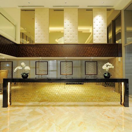 Louis Kienne Hotel Pandanaran Semarang Extérieur photo