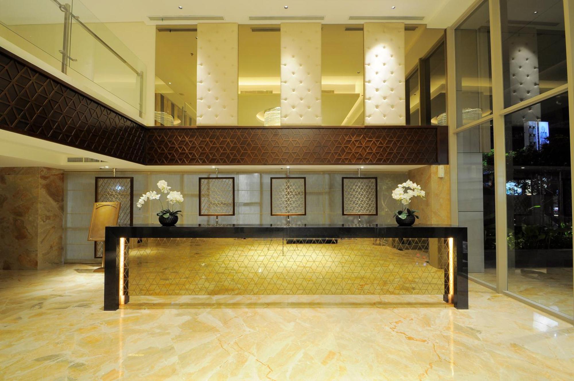 Louis Kienne Hotel Pandanaran Semarang Extérieur photo