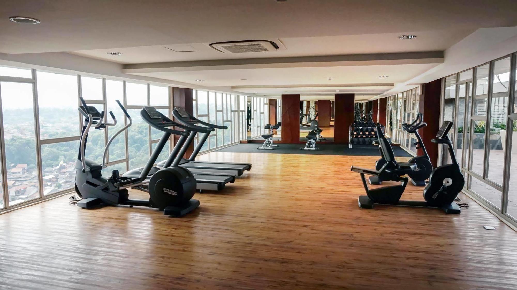 Louis Kienne Hotel Pandanaran Semarang Extérieur photo