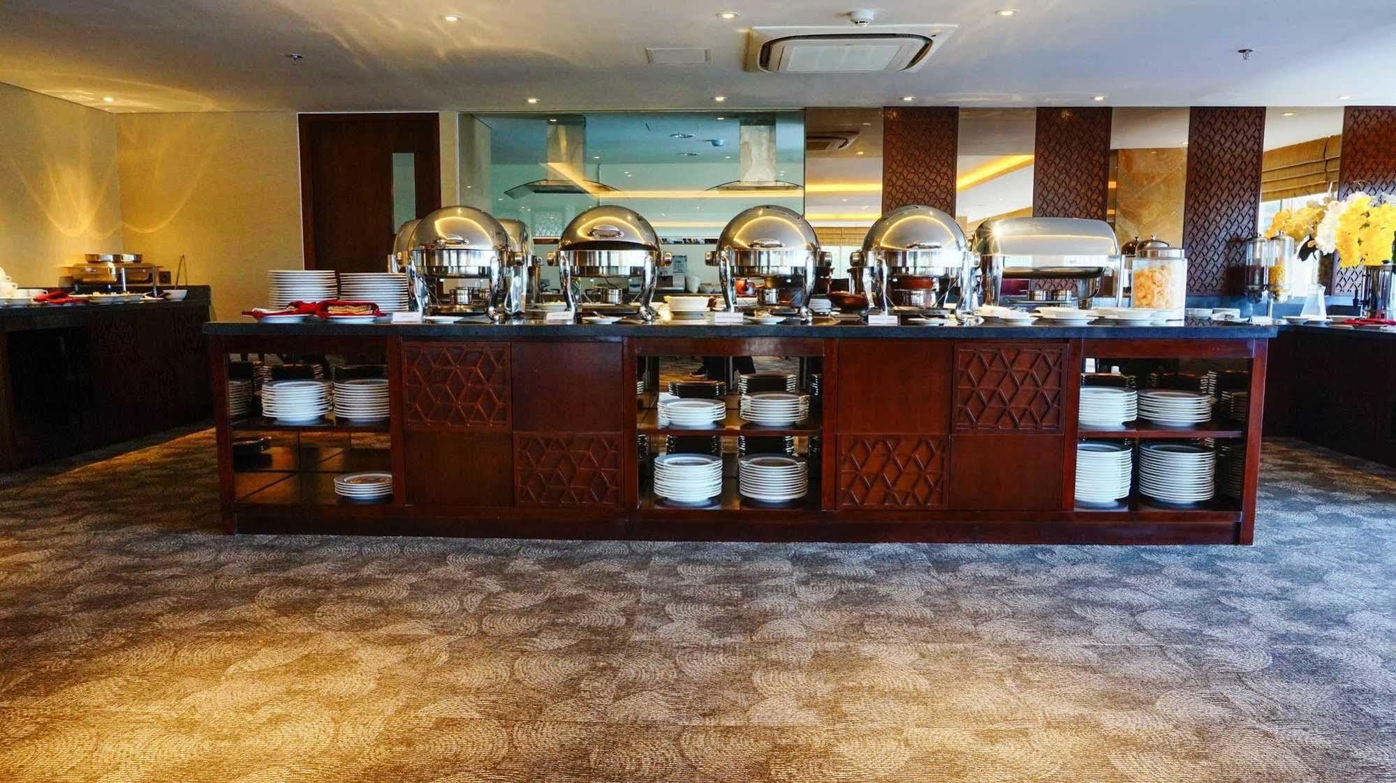Louis Kienne Hotel Pandanaran Semarang Extérieur photo