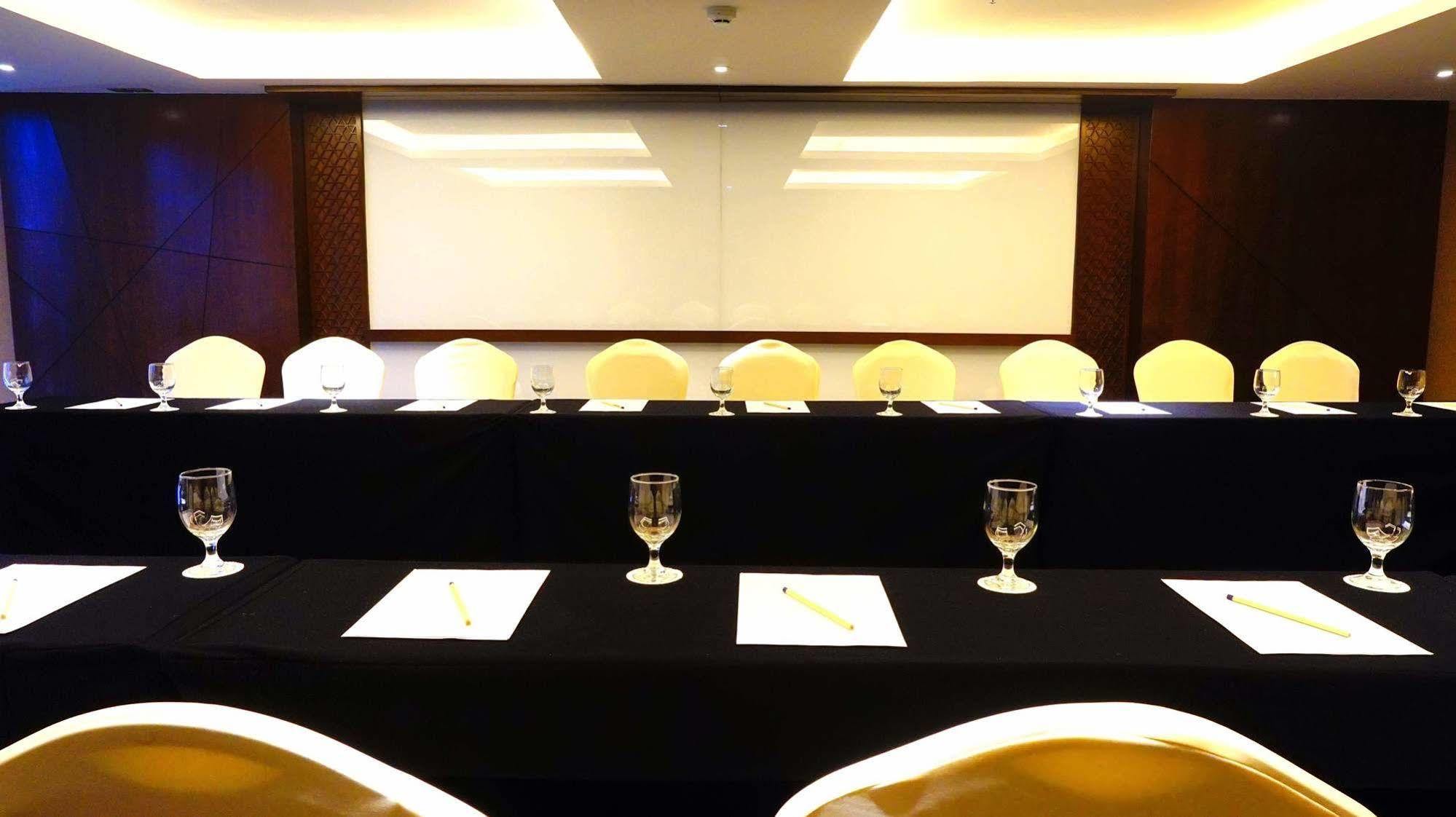 Louis Kienne Hotel Pandanaran Semarang Extérieur photo
