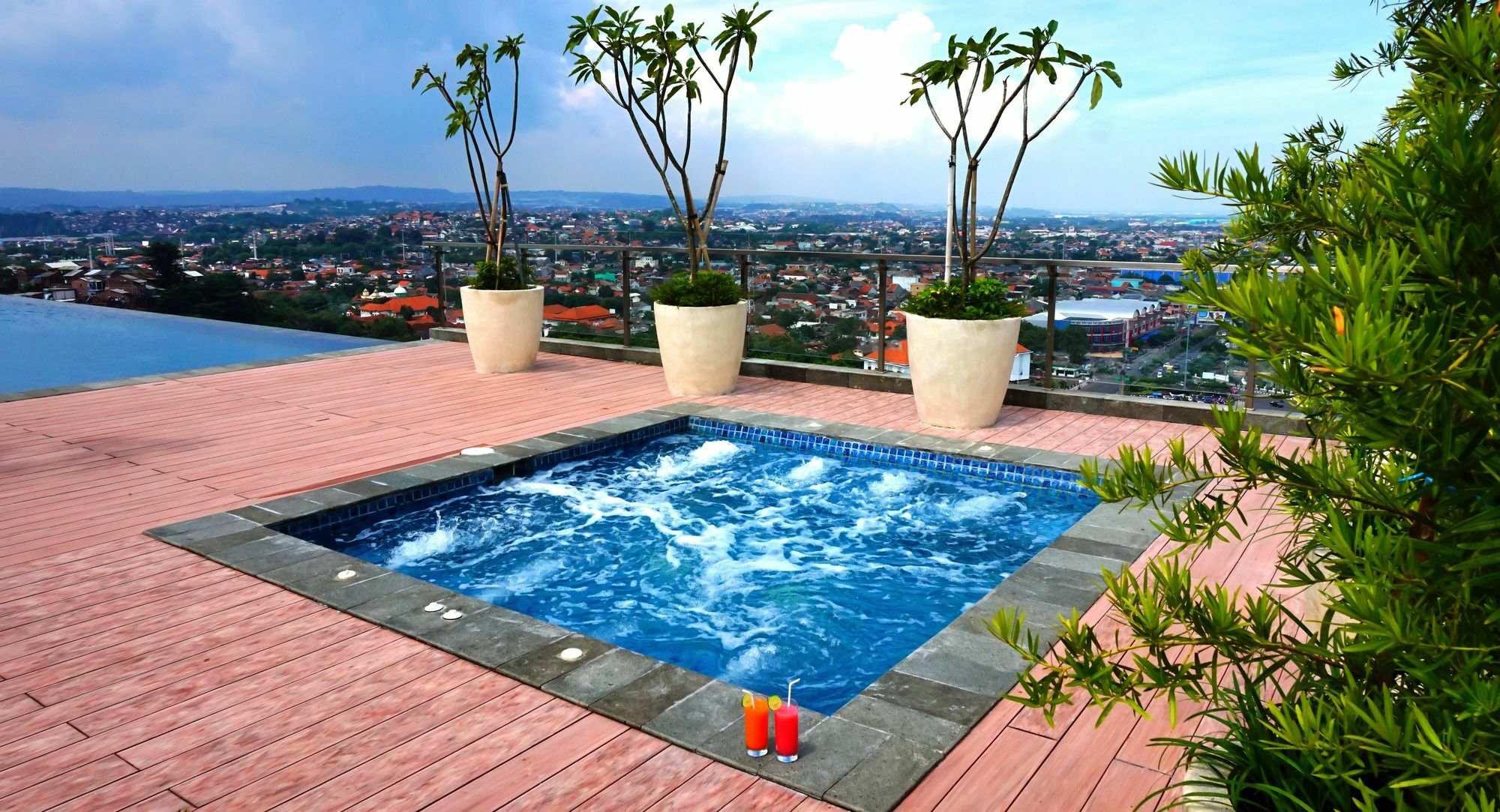 Louis Kienne Hotel Pandanaran Semarang Extérieur photo